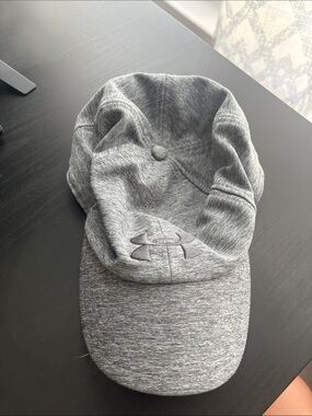 Under Armour Heather Gray Performance Baseball Hat